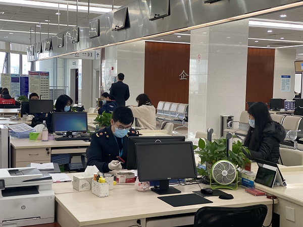 恢复窗口服务首日 上海“店小二”如何服务好“心急”企业？